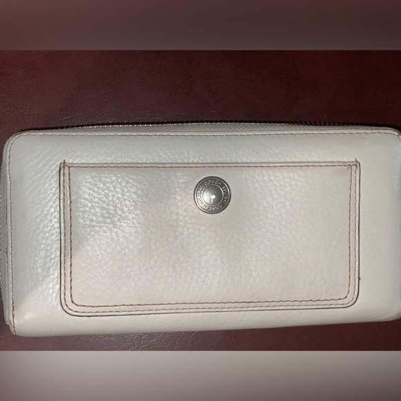 Coach Chelsea Pebbled Accordion Zip Around Wallet Parchment F40596 EUC - Picture 1 of 8